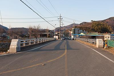 횡천리 중앙마을 입구 썸네일 이미지