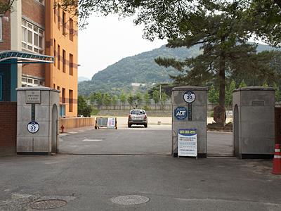 하동여자고등학교 교문 썸네일 이미지